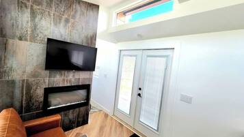 TV, fireplace, offices