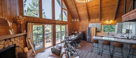 Smart-tv, een open haard en videospelletjes