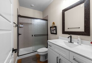 Bathroom - Liezl Lane (Indian Point)