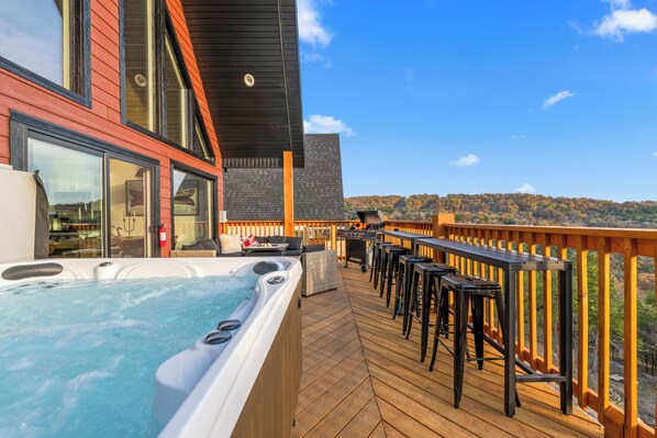 Outdoor dining - Liezl Lane (Indian Point)