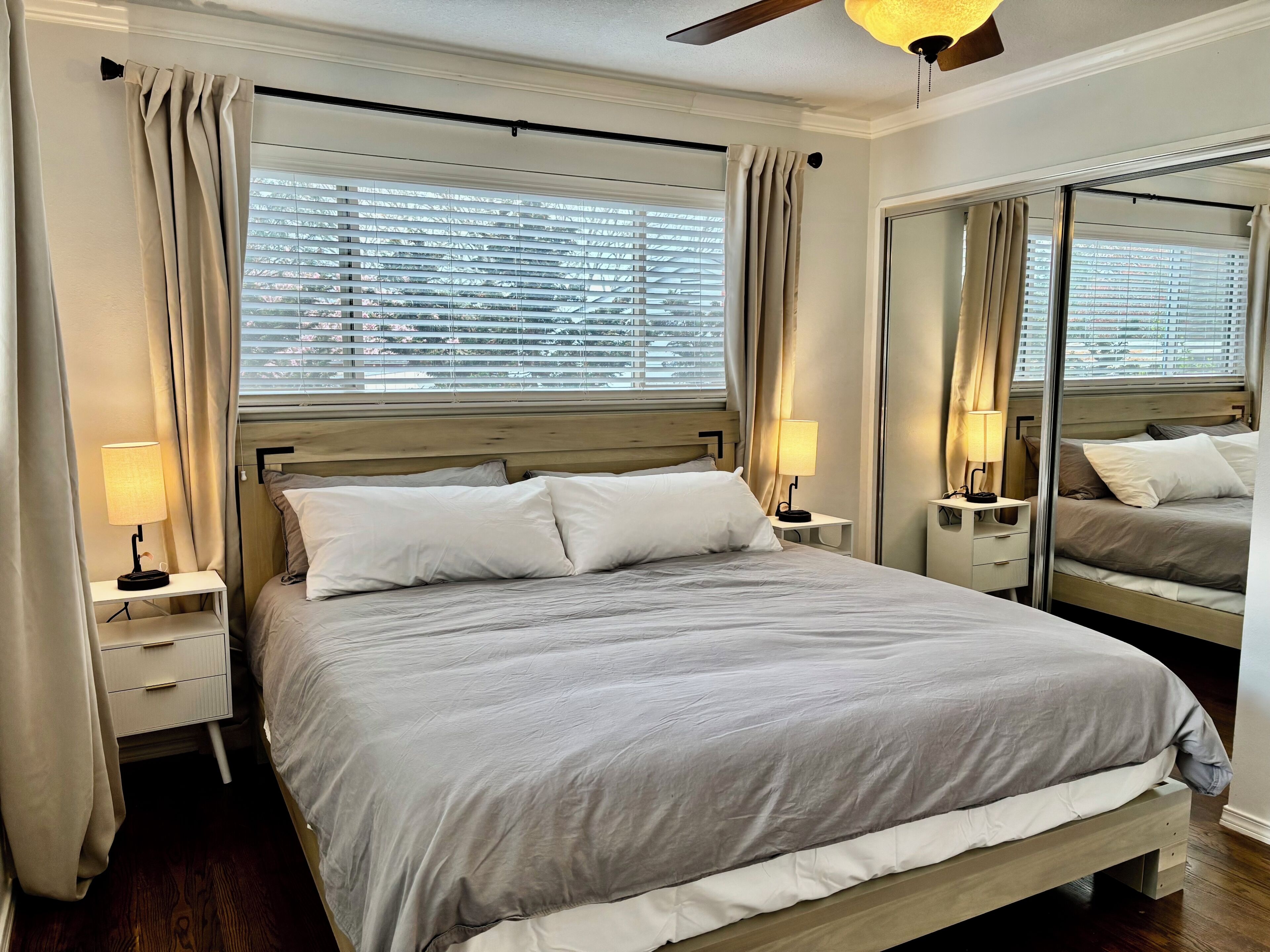 4 quartos, ferros/tábuas de passar roupa, berço de viagem