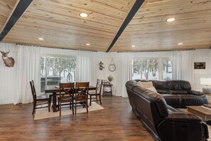 Televisie en een open haard