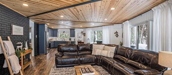 Four Pines Cabin - Private Cozy Cabin on 10 acres with Hot Tub near Baldwin