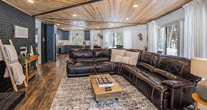 Four Pines Cabin - Private Cozy Cabin on 10 acres with Hot Tub near Baldwin