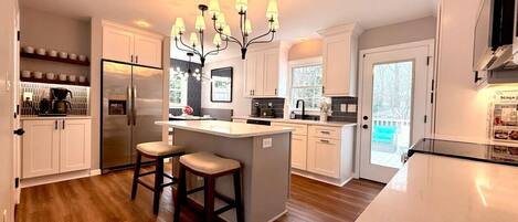 Refrigerador, microondas, horno, placa de cocina