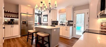 Little Lake Lodge - Ranch Villa in RTP 10 mins to RDU