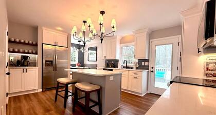 Little Lake Lodge - Ranch Villa in RTP 10 mins to RDU