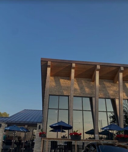 cozy and inviting cottage by  Lake Simcoe