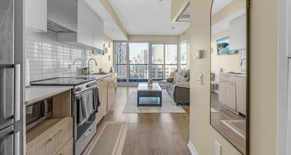 Suite Mia: Medical District 2BR • Walk to St. Mike’s