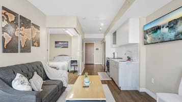 2 bedrooms, desk, iron/ironing board, WiFi