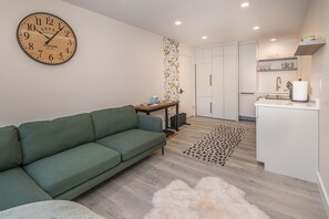 Smart TV - Elegant & Modern Mountain Condo Perfect For Your Ski Getaway In Big Sky (Big Sky)