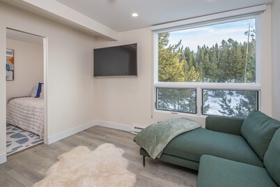 Elegant & Modern Mountain Condo Perfect For Your Ski Getaway In Big Sky