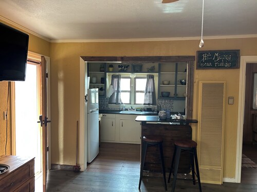 Cozy 1 bed/1 bath home in Kingston, OK. Close to the lake with RV hook-ups
