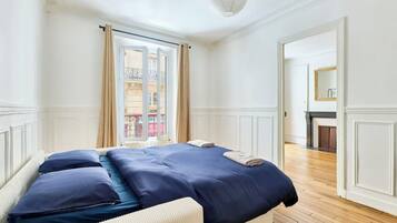 Iron/ironing board, WiFi, bed sheets