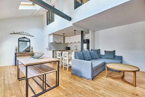 Central Duplex — Metro 1/5/8 — Direct Louvre Access