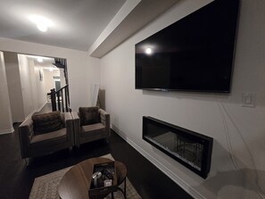 Télévision, cheminée