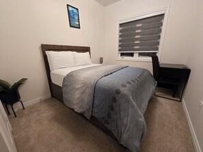 3 habitaciones, tabla de planchar con plancha, wifi y ropa de cama 