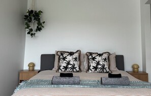 Iron/ironing board, Internet, bed sheets
