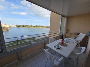 Outdoor dining - Lovely 2-room apartment residence with pool near Richelieu beach, Cap d'Agde (LE CAP D AGDE)