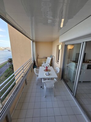 Outdoor dining - Lovely 2-room apartment residence with pool near Richelieu beach, Cap d'Agde (LE CAP D AGDE)
