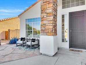 Terrace/patio - Pool Home. Sleeps 11. Super Mesa Location! (Mesa)