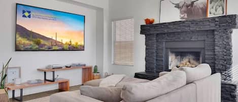 Smart TV y chimenea