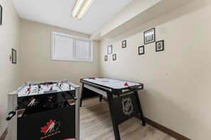 Game room - 2BR Home with Game Room (Edmonton)