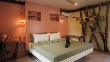 Villa, 1 kingsize bed, airconditioning, uitzicht op rivier | Een bureau, een laptopwerkplek, gratis wifi