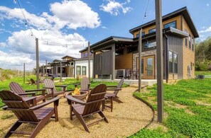 Terrace/patio - Peaceful cabin retreat near all you want to do in the Smokey Mountains! (Sevierville)