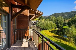Property grounds - Modern Big Sky Retreat  | Hot tub + Shared Pool (Big Sky)