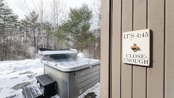 Tina de hidromasaje al aire libre