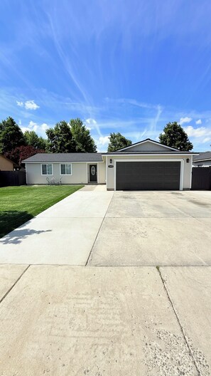 Exterior - Cline Falls Retreat - 9 min to RDM Airport & Fair (Redmond)