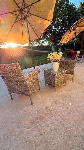 Terrace/patio - Cline Falls Retreat - 9 min to RDM Airport & Fair (Redmond)