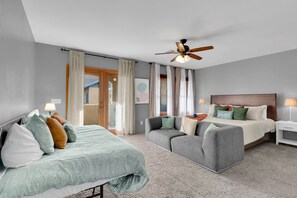 3 bedrooms, desk, iron/ironing board, WiFi - Spacious 2-Story Townhome | Patio & Parking (Tucson)