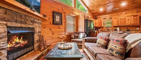 Smart-tv, een open haard en tafelvoetbal