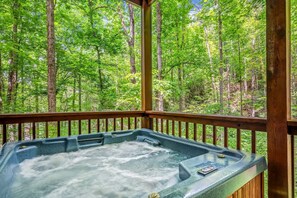 Outdoor spa tub - Your Sanctuary in the Smokies awaits! (Sevierville)