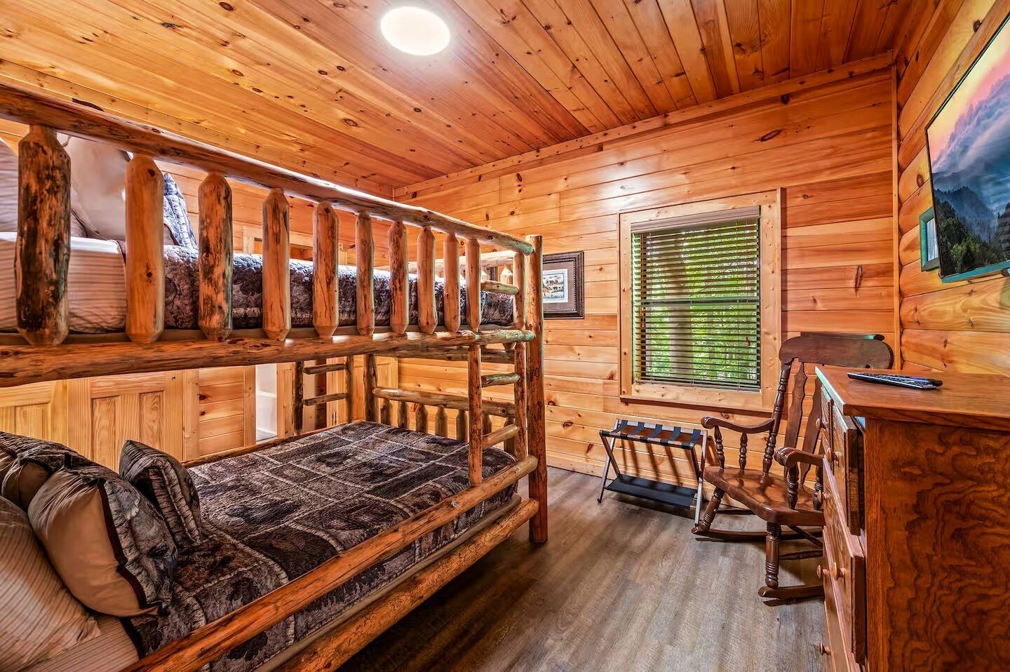 2 chambres, fer et planche à repasser, lit parapluie, Wi-Fi gratuit