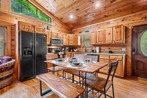 Dining - Your Sanctuary in the Smokies awaits! (Sevierville)