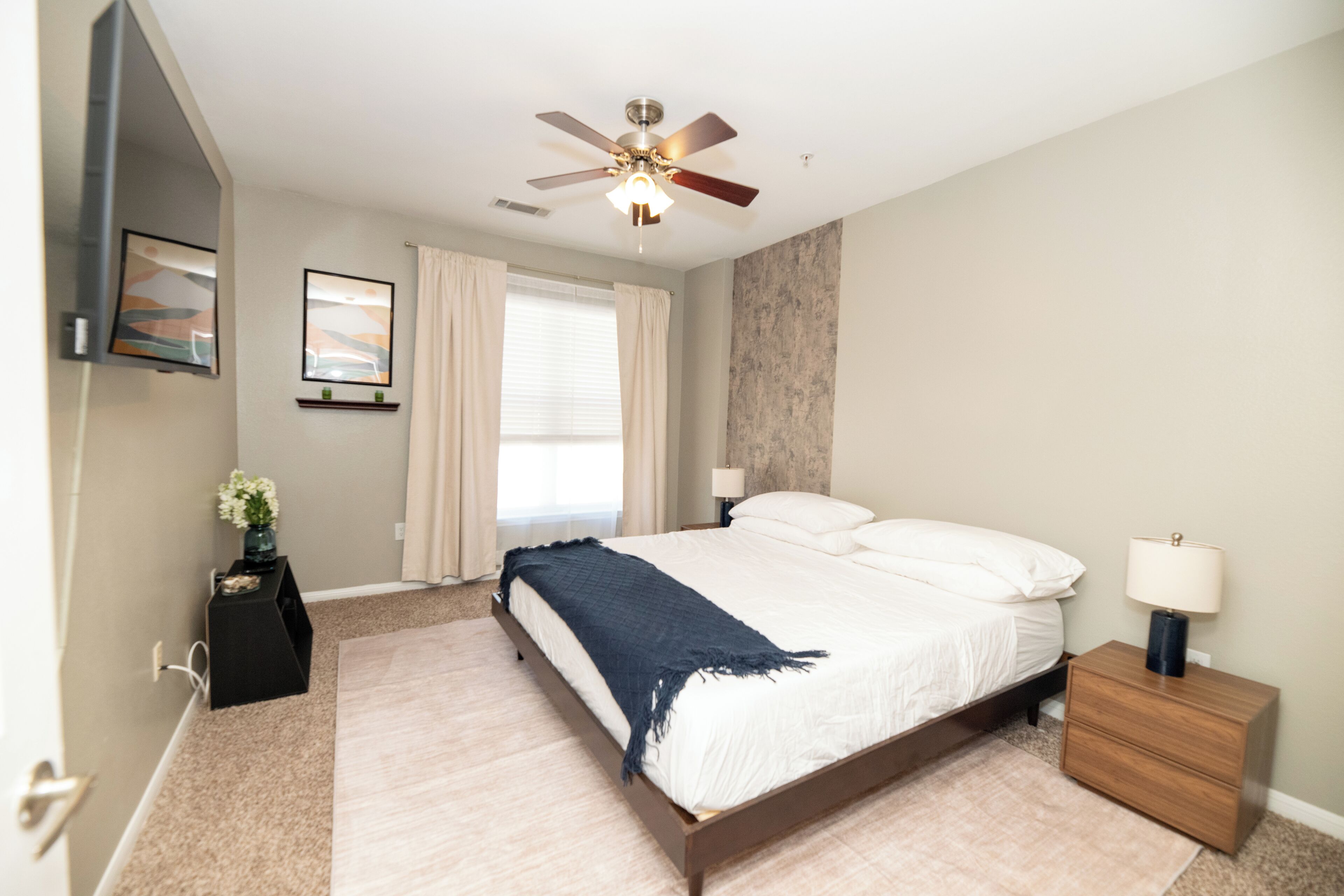 2 bedrooms, iron/ironing board, WiFi, bed sheets