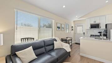 Smart-TV, peis, videospill og fotballspill