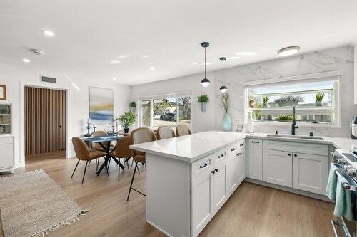 5BR 5BA Private Luxury Estate | Arcade, Spa & Yard