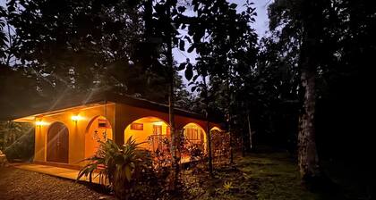2BR Jungle cottage with Toucans and Waterfalls