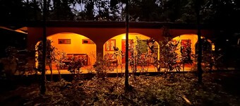 2BR Jungle cottage with Toucans, Mountains and Waterfalls!