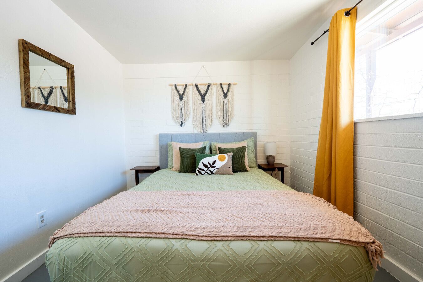 2 habitaciones, tabla de planchar con plancha, cuna de viaje y wifi 