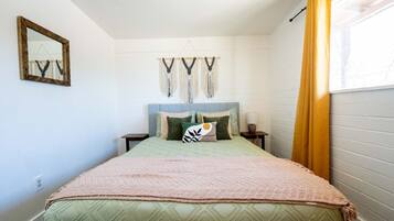 2 habitaciones, tabla de planchar con plancha, cuna de viaje y wifi