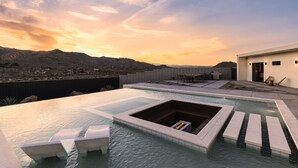 A rooftop infinity pool with a fire feature, a dining area, and a view of mountains. - Celestine - Modern w Pool Near Park Entrance (Joshua Tree)