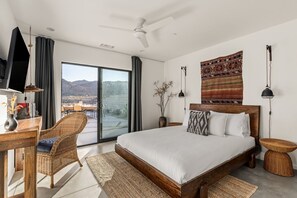 3 bedrooms, desk, iron/ironing board, free WiFi