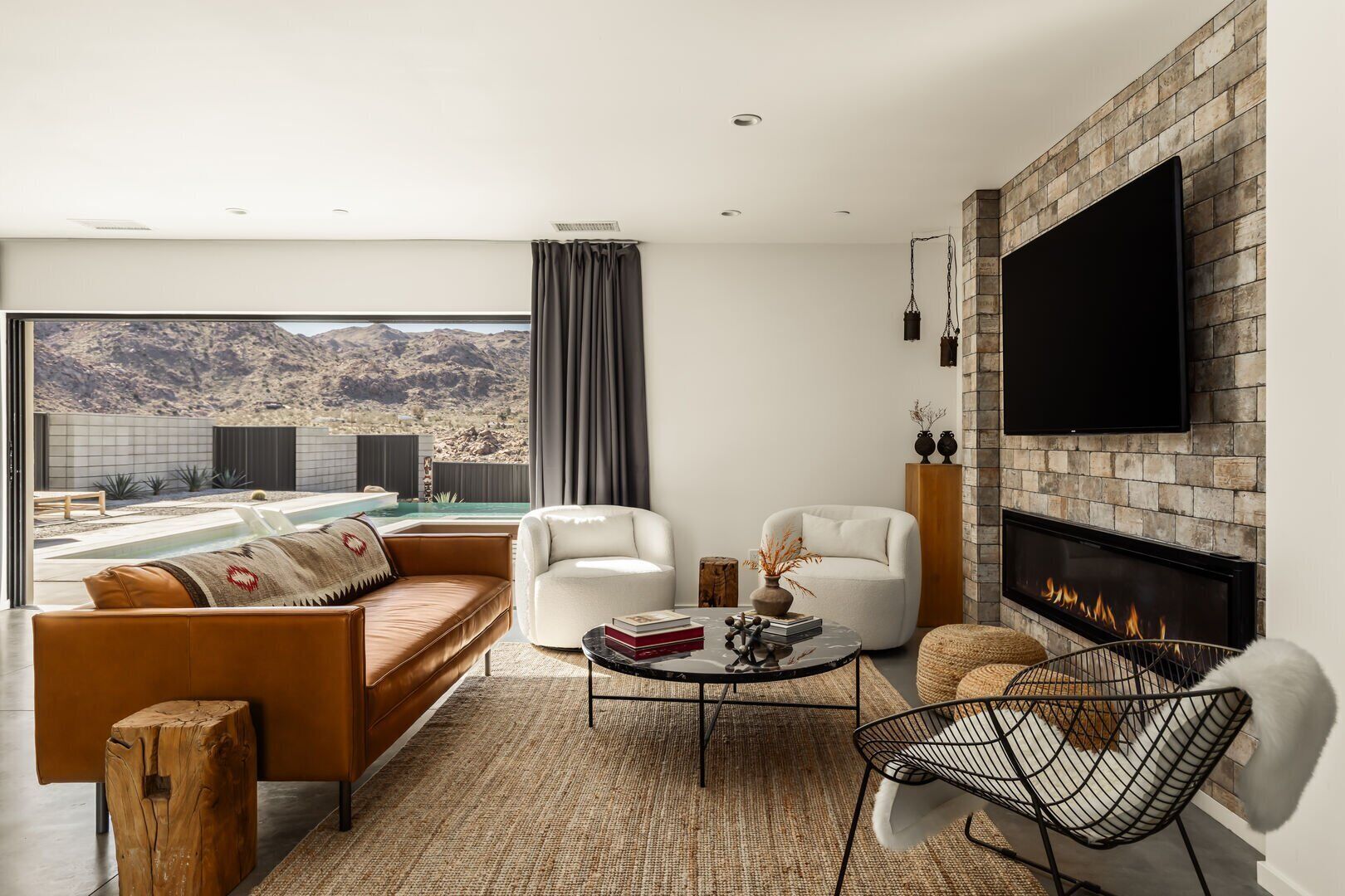 Téléviseur connecté, foyer, livres