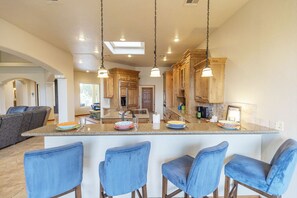 Interior - Luxe Tuscan Villa - Organ Mtn Views, Patio Living, Sonoma Golf (Las Cruces)