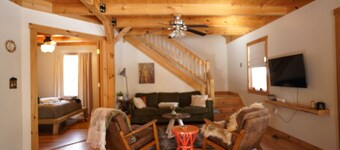 Ohana Cabin. 10 min from Sunday river on 5 acres. Dog friendly